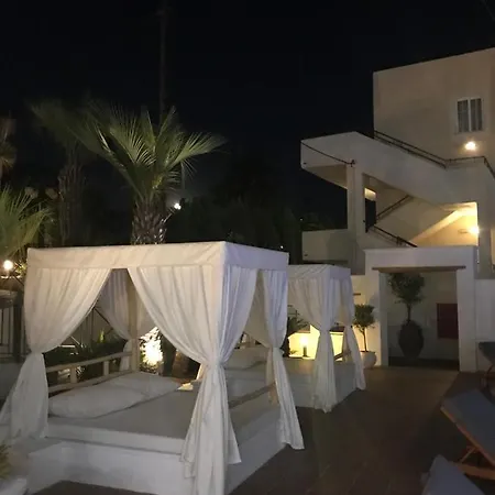培福克斯蓝色公寓式酒店 Pefki